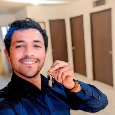 Omar Barragan's Instagram, Twitter & Facebook