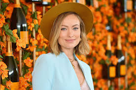Последние твиты от olivia wilde (@oliviawilde). Olivia Wilde Reportedly Isn T Bothered By Harry Styles S Love Scenes With Emma Corrin