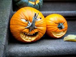 Stiel Als Nase Wir Lieben Es Inspiration Fur Halloween Kurbis Gesichter Deko Kurbisgesichter Kurbisse Schnitzen Halloween Deko Ideen