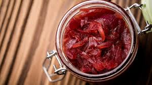 Consigliamo di gustarla abbinata a formaggi molto stagionati e saporiti, oppure come accompagnamento a carni arrostite o bollite. La Marmellata Di Cipolle Di Tropea La Repubblica