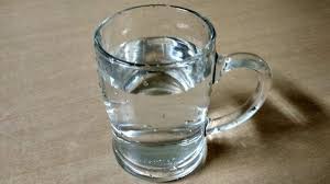 Sediakan satu sendok makan baking soda , campur dengan setengah cup jus lemon, dan air. 3 Manfaat Air Dingin Untuk Kecantikan Kulit Sriwijaya Post