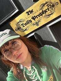 Danielle Rolfe's Instagram, Twitter & Facebook