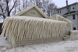 Une Maison Enferma C E Dans La Glace Sur Les Rives Du Lac Ontario Maison Ontario Photographie