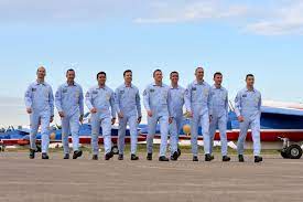 The patrouille acrobatique de france, also known as the patrouille de france (paf), is the precision aerobatics demonstration unit of the french air and space force, officially commissioned in 1953. Patrouille De France Portraits Des Anciens Pilotes