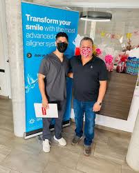 Dentista Dr. Edward Guzman Rivera
