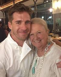 His sister is a radio announcer and television presenter named zoe sheridan. Freedomroo More Heartbreak For Hugh Sheridan As His Beautiful Friend Dies Australiannewsreview