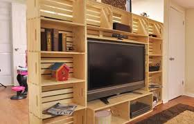 Wohnwand Aus Paletten Bauen Als Coole Idee Fuer Diy Palette Moebel Diy Palettenmobel Mobel Aus Paletten Raumteiler Ideen Diy