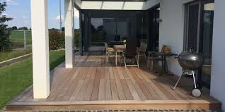 Mit einem terrassenboden aus holz investieren sie in ein stück natur. Von Holzterrassen Uber Holzstufen Pergola Bieten Wir Alles