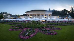 The closest airport is karlsruhe/baden baden only 10km from the city from the city center, but most international travelers arrive through frankfurt's international airport. Baden Baden Renchtal Tourismus Gmbh
