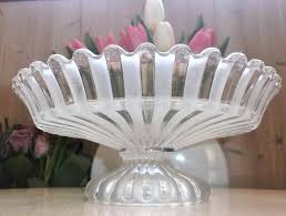 Antique Baccarat Signe Coupe Sur Pied Cristal De Baccarat Etsy Baccarat Antiques Punch Bowls