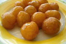 Lokma Originaires D Anatolie Ces Petites Bouchees Sont Tres Prisees Des Turcs Ces Petits Beignets A Ba Cuisine Turque Recette Turque Facile Dessert Turc