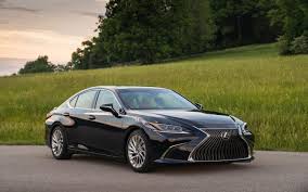The 2019 toyota camry hybrid ranked #1 in midsize cars. Comparison Toyota Camry Hybrid Xle 2019 Vs Lexus Es 300h 2019 Suv Drive