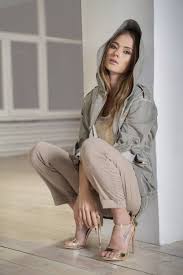 Blog officiel de louna parkafemme.fr (france) » mes parkas » parka femme » parka d été femme. Esprit Sportswear Avec Notre Parka D Ete Rehaussee Par De Jolis Galons Aux Details Dores Et Feminins Reseau De Distribution De Pret A Porter Pour Femme Eva Kayan
