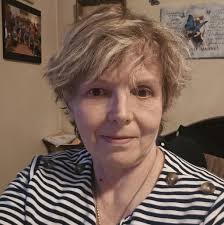 What's your secret to staying warm and stylish in Germany? ❄️