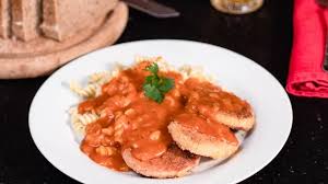 Das Jagerschnitzel Der Ddr Ist Etwas Ganz Besonderes Hier Lesen Sie Ein Rezept Fur Panierte Jagdwurst Mit Tomaten Rezepte Jagerschnitzel Rezept Jagerschnitzel