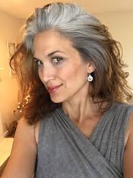 C'est un indicateur très fiable, qui porte toutefois une certaine injustice pour celui ou celle qui voudrait garder une belle couleur le plus longtemps c'est faux : Decider D Accepter Ses Cheveux Gris Im Parfaites