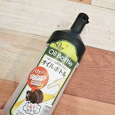 セリアで購入できる柔らかいプラスチック製の オイルボトル 油を入れるだけでなく 他のものも入れてみたらちょっとした家事ストレスが減りました ボトル オイル 油