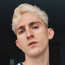 Leo Gates's Instagram, Twitter & Facebook