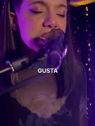 Distintas intensidades vitales, revoltijos internos, mareas fuertes y  agotadoras. , Reflexivas., Vivir de la música? Mejor vivir con la música,  vivir gracias y a pesar de ella. Vivir al lado de ella. ...