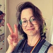 Carolyn Surber's Instagram, Twitter & Facebook