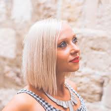 And all the cool girls sprinted to the not the bouffant, nor the beehive—but the flipped bob. How To Stop Your Lob From Flipping Out For Once And For All Brit Co