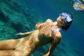 Naked Women Diving - 75 photos