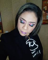 Saludos mi gente linda! 💕 ¡Feliz noche! ☪️ Tuvimos un fin de semana de  aprendizaje en el Diplomado Intensivo de Maquillaje. Ampliando  conocimiento, aprendiendo nuevas técnicas para prestarles cada día el mejor