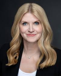 Lisa Duty's Instagram, Twitter & Facebook