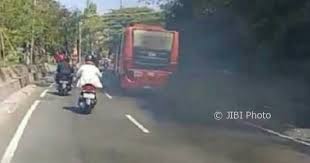 Persyaratan masuk supir bus trans semarang.wanita cantik masuk bus, tiba² lakukan hal seperti ini!! Transportasi Semarang 15 Brt Trans Semarang Setop Operasi Ini Sebabnya
