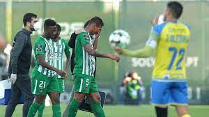 Ronan (rio ave) remate de cabeza desde el centro del área por el lado derecho de la portería. Fiofnlwvh5vbcm