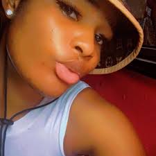 Lizzo and me just relaxing watching TV 🦎😎