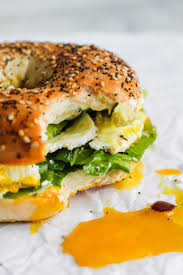 Everything Bagel Breakfast Sandwich Bagel Breakfast Sandwich Breakfast Sandwich Recipes Healthy Bagel
