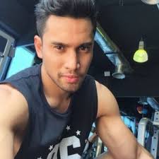 Tetapi katanya lagi, dia dan kekasihnya kini sedang sibuk dengan persiapan majlis yang bakal diadakan awal tahun depan. Biodata Idris Khan Dari Modeling Ke Arena Seni Lakonan Encikshino Com