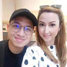 Beliau berkahwin dengan ahli perniagaan, rahman shakur pada november 2015. Anak Dah Besar Mak Maintain Cantik Wajah Terkini Maria Farida Di Usia 51 Tahun Nona