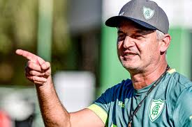 Botafogo-PB abre negociações para contratar o técnico Lisca
