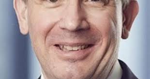 Muere el director financiero de Domino's Pizza mientras buceaba