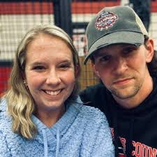 Kelly Thigpen's Instagram, Twitter & Facebook