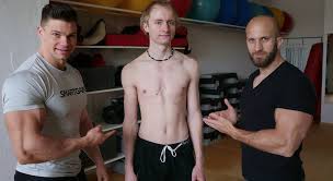 Die benötigte tagesdosis eines 70kg schweren manns der zeitpunkt der einnahme spielt im gegensatz zur regelmäßigkeit aber nur eine untergeordnete rolle. Warum Anfanger Laut Flavio Simonetti Kein Creatin Nehmen Sollten Fitpedia Fitness News Medizin Supplement Review Nutrition
