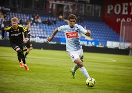 Endnu engang blev fc midtjylland slået ud af et hold fra sjælland. Joao Pedro Cordeiro On Twitter Mohamed Daramy Copenhaga 18 Aos 18 Anos Daramy Vai Na 2Âª Temporada A Este Nivel E E Muito Provavelmente O Jogador Com O Tecto Mais Alto De