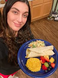 Using paper plates to avoid dishes