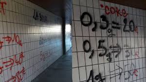 Dans les grandes lignes, il faut. Les Tarifs Du Shit De La Beuh Et De La Coke Affiches Sur Les Murs D Un Immeuble De Toulouse Rt En Francais