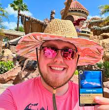 We got another card via an artist spotlight!! This is a nice piece for  Sapphire Amethyst, ramping quickly makes the high cost sort of make sense  though I still think it's a