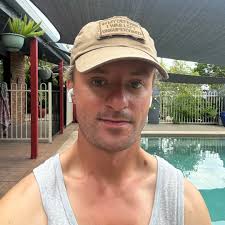 It is with great sadness and a heavy heart we announce the passing of Craig  Reeves, our dear friend, bass player, mentor and Oxo Cubans (NZ)  co-founder, after a short illness. To