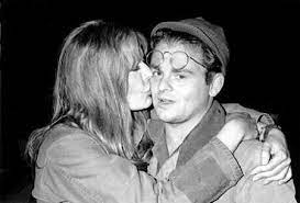 Gary was born to rodney burghoff, who worked for a clock company, and ann burghoff, who had been a professional his left hand had 3 fingers that were significantly smaller than those on his right hand. Gary Burghoff Net Worth Income Sources Assets House Cars Charity Age Height Tax Death Children Wife Haleysheavenlyscents