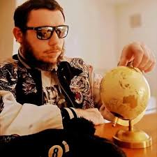 Derek Woolsey (@dapaperboy24)