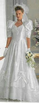 Das brautkleid stellt für die meisten damen eines der wichtigsten kleidungsstücke in ihrem leben dar. 670 Kleider 80er 90er Ideen In 2021 Kleider Brautkleid Braut