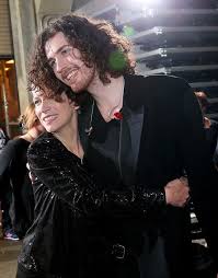 Take Me To Church Victoria S Secret Fashion Show 2015 Annie Lennox And Hozier Hozier Annie Lennox Irish Singers