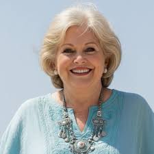 DE IMPACTO!! Y es que la gente no da crédito por la nueva apariencia del  conductor ESTEBAN MACÍAS, a quien recordamos por su trabajo en TV AZTECA, y  es que desde hace