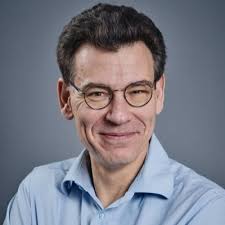 David, Stephane, Martin, Franck, André-Hubert, Daniel, Toni, Lionel,  Carine, Jean-Marc, Philippe, Marie-Anne, Alain, Jean-Marc, bravo ! Bravo  aux équipes d'hier et d'aujourd'hui du CSG, d'AE, d'AG, du CNES, de l'ESA,  d'Airbus Defence