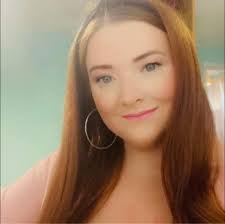 When you're 1 year older than your friend 😂👩‍🦳🧓